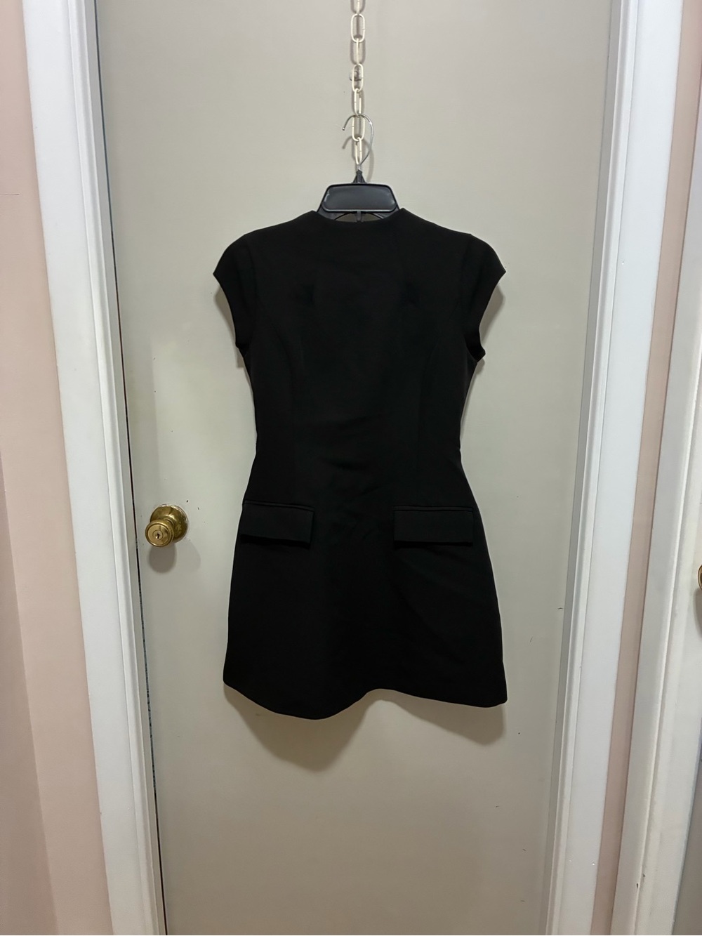 Commense Black Cap-Sleeve Shift Dress